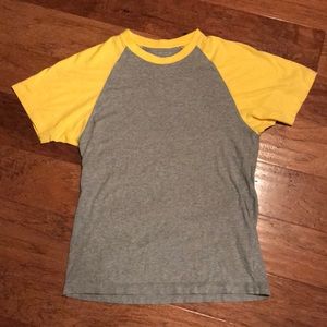 Gray and yellow tee